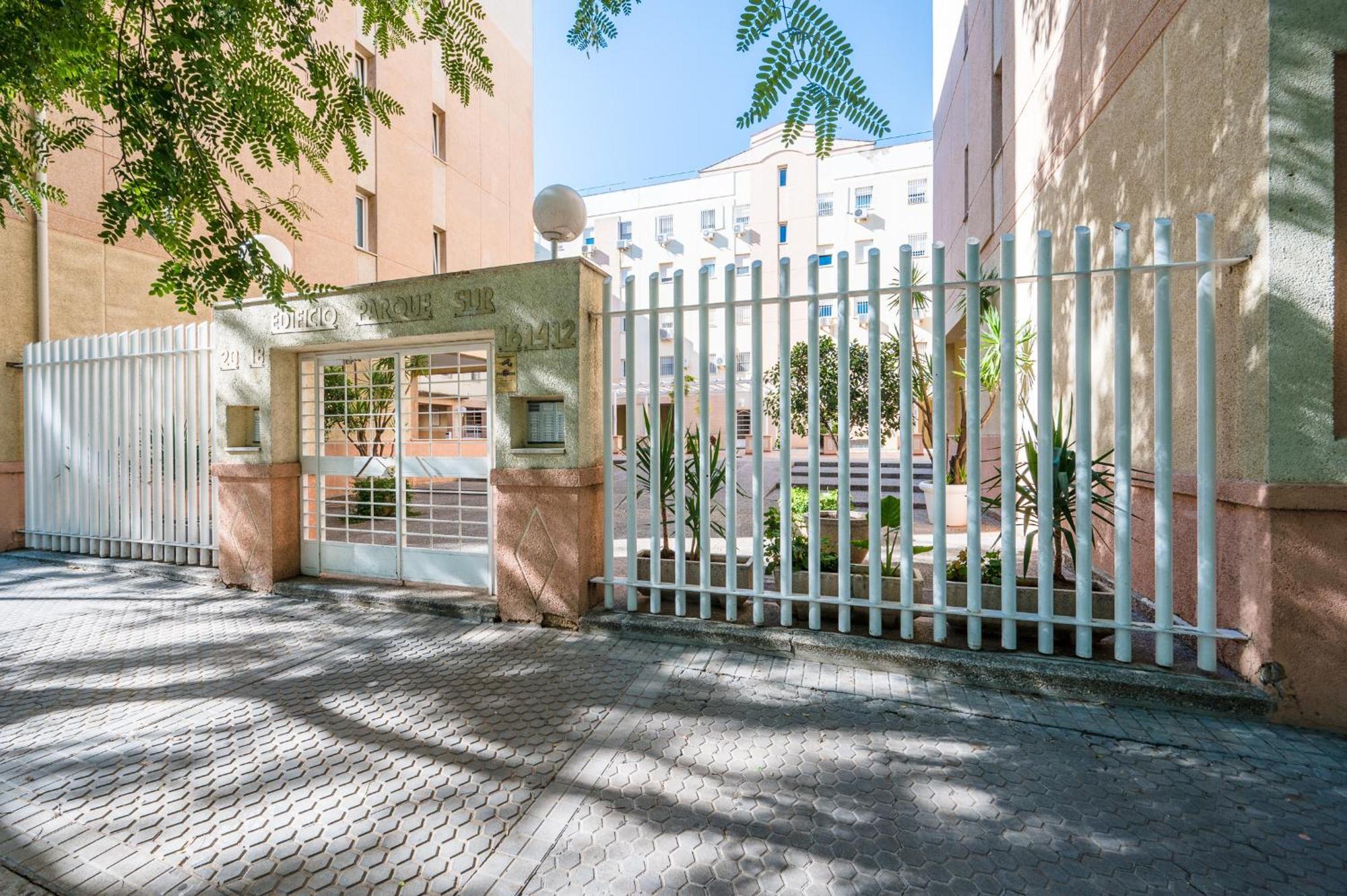 Piso Familiar Virgen Del Rocio Apartment Seville Luaran gambar